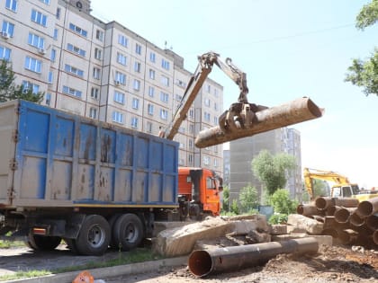 В Тракторозаводском районе Челябинска ремонтируют изъеденные коррозией тепловые сети