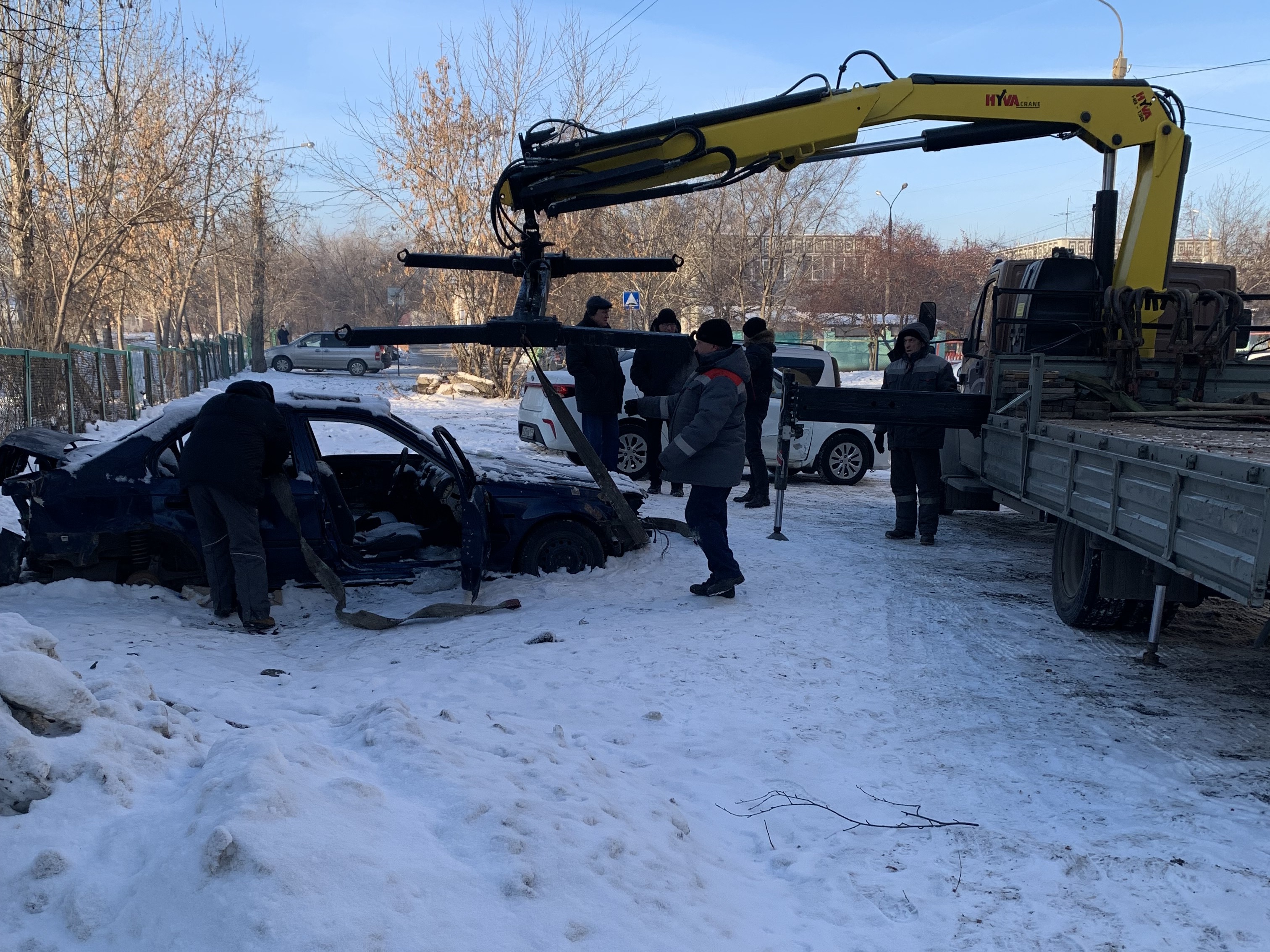 В Тракторозаводском района продолжается эвакуация брошенного автотранспорта  - новости Миасса