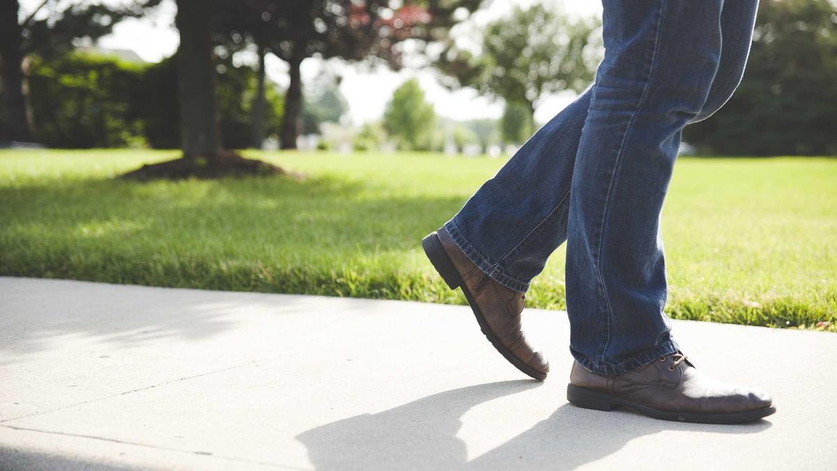 Streamlining Life: How a Minimalist Plate Wallet Can Simplify Your Everyday Carry
