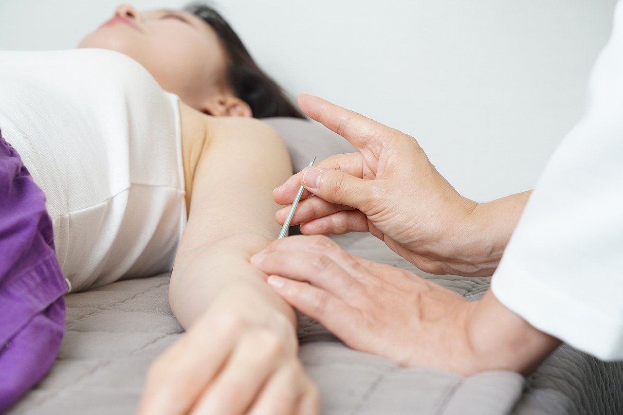 Integrating Traditional and Alternative Medicine: The Job of a Holistic Medicine Specialist
