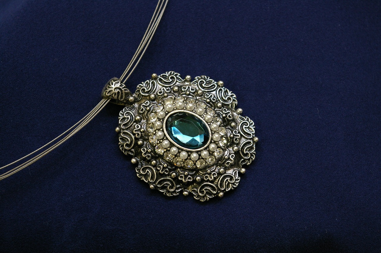 Jewelry Styling Tips from Top Influencers