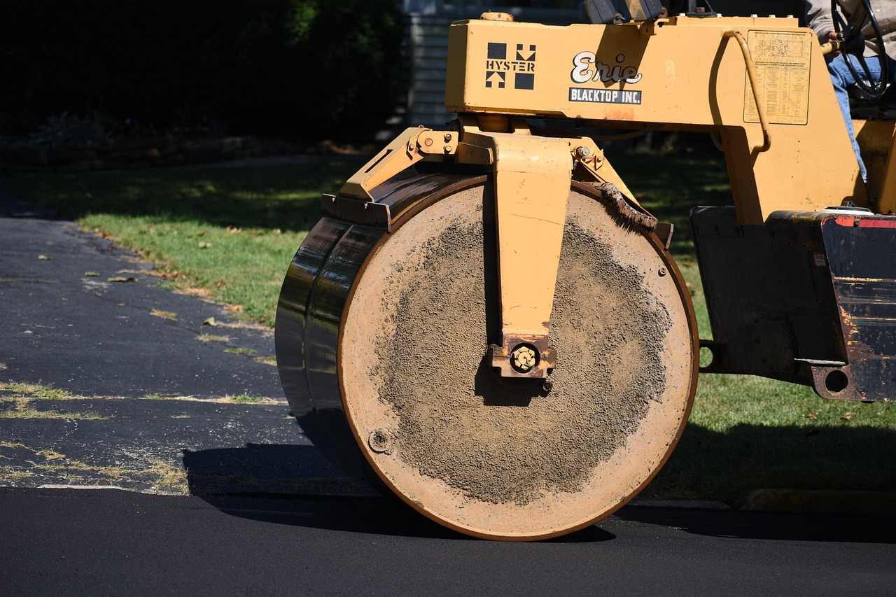 Asphalt Paving Tips That Help Plano Residents Avoid Cracks, Wear, and Early Damage
