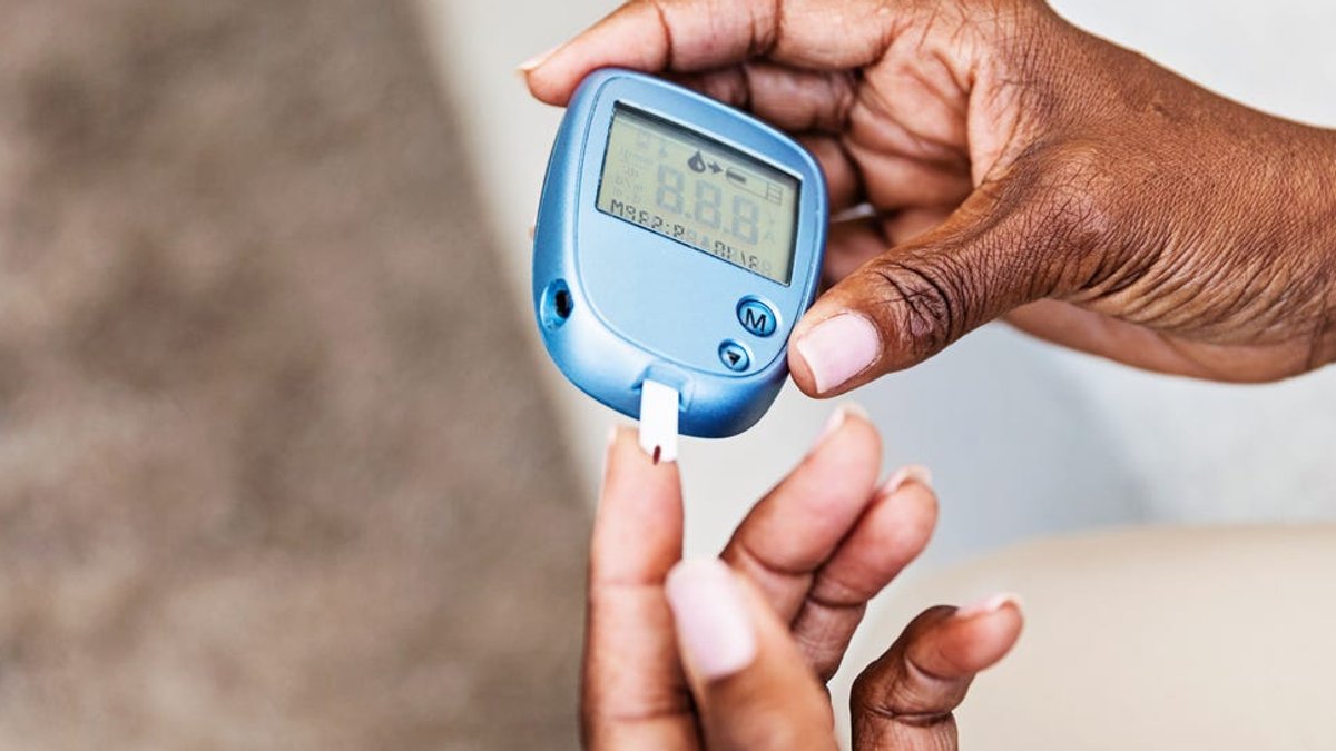 Experts and testers say glucose meters simplify diabetes care - glucose meters