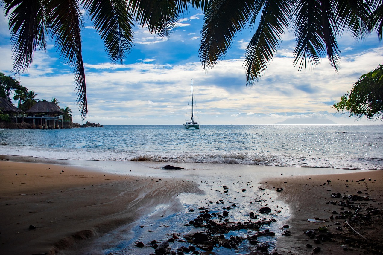 Private Yacht vs Catamaran in Cancun: Which Charter Experience Is Right for You?