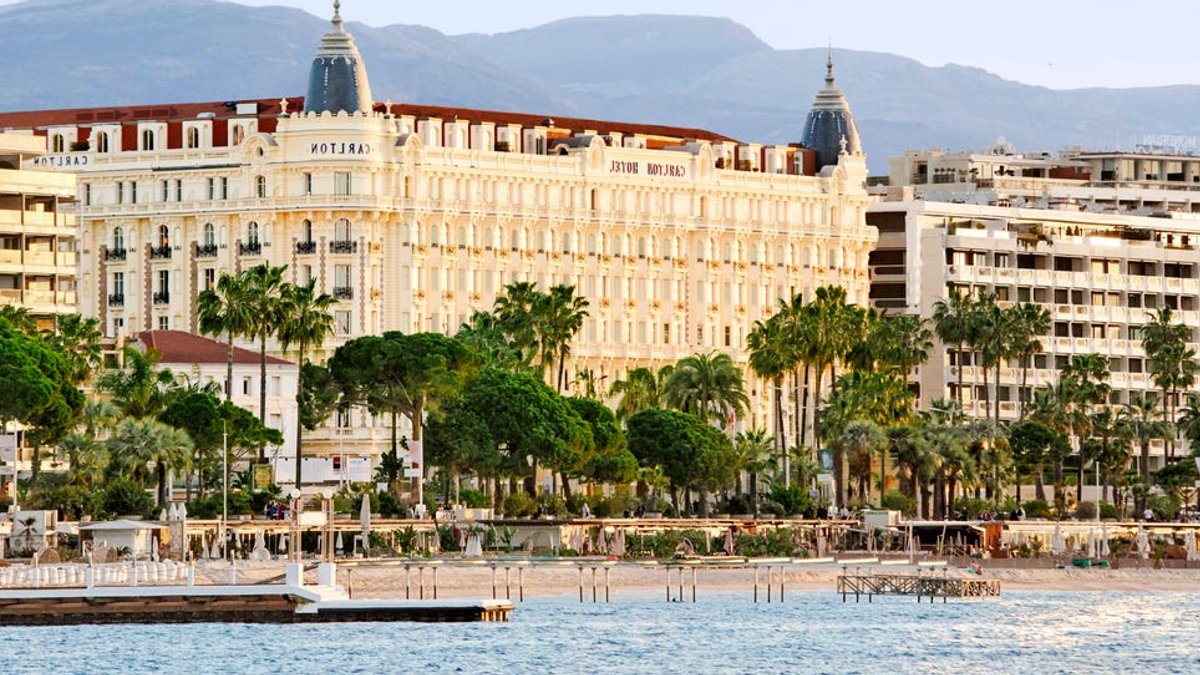 Riviera regains its stylish allure
