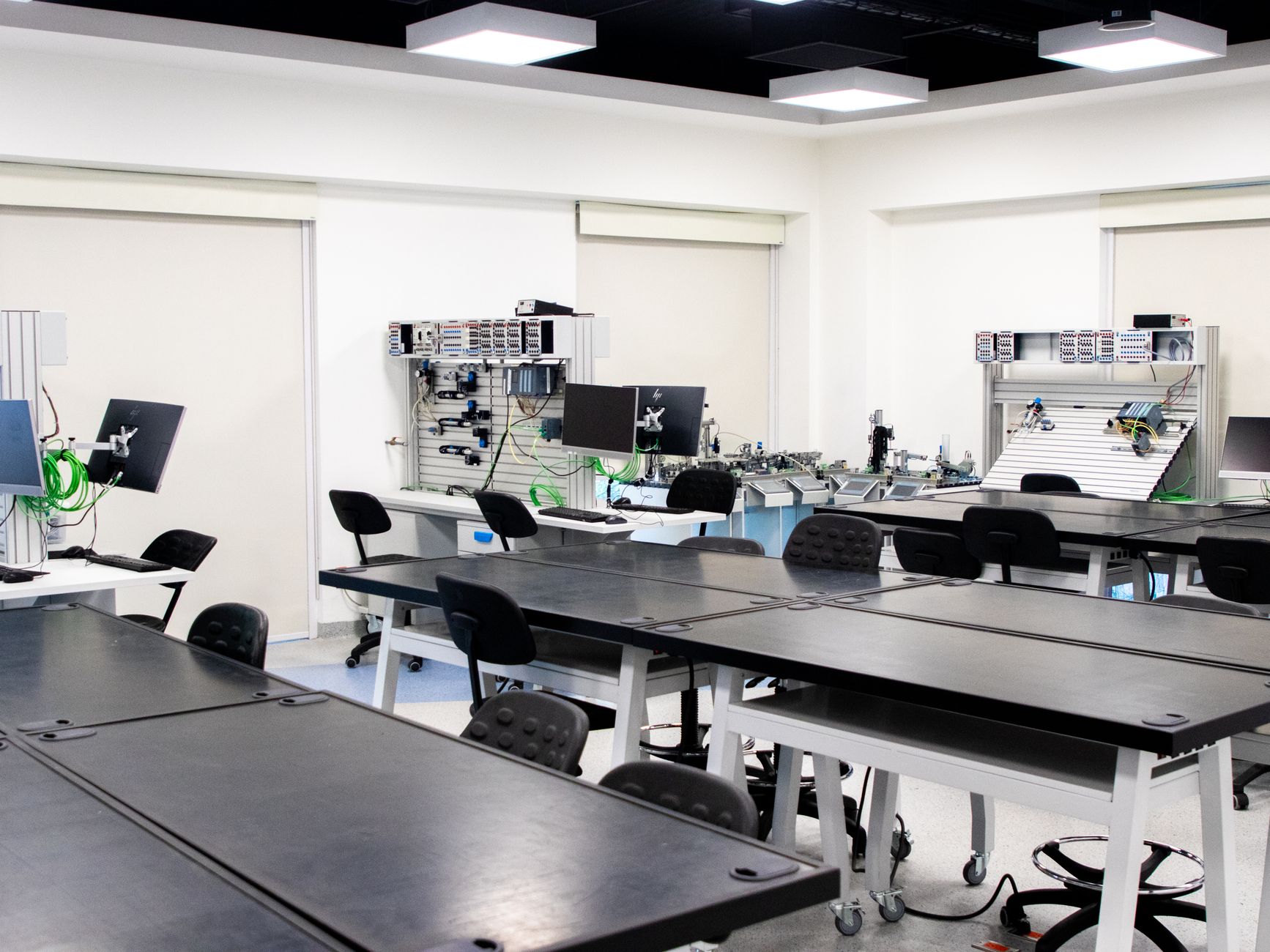 Raynes Park’s Parkside Passion: Lab Grown Diamond Rings