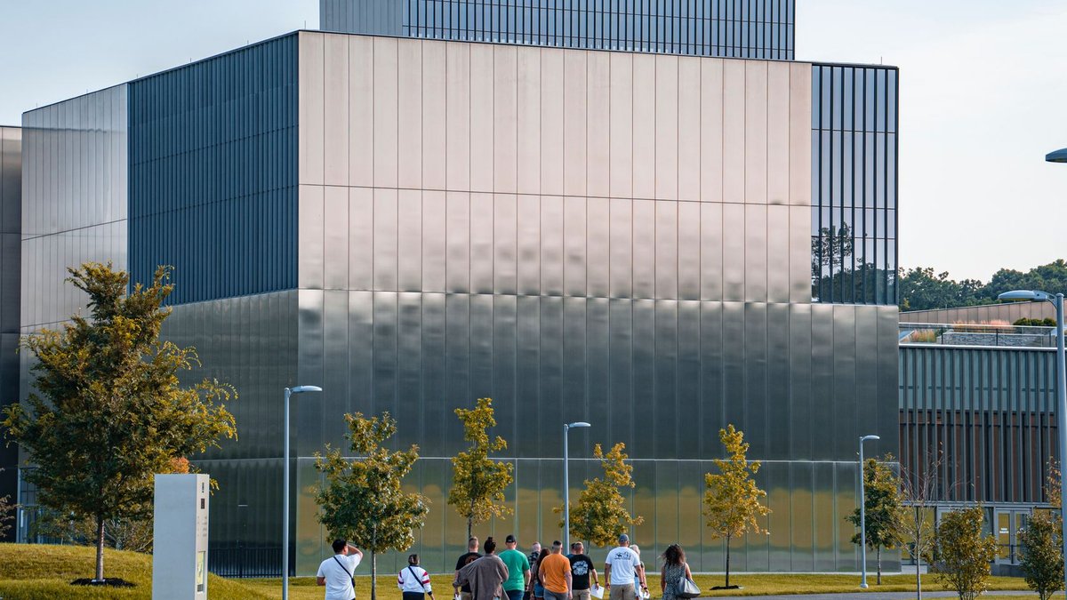 Obama center opens to public on Juneteenth - obama presidential center