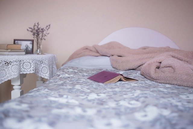 Our Step-by-Step Bedroom Cleaning Checklist o Get That Clean Room Feel