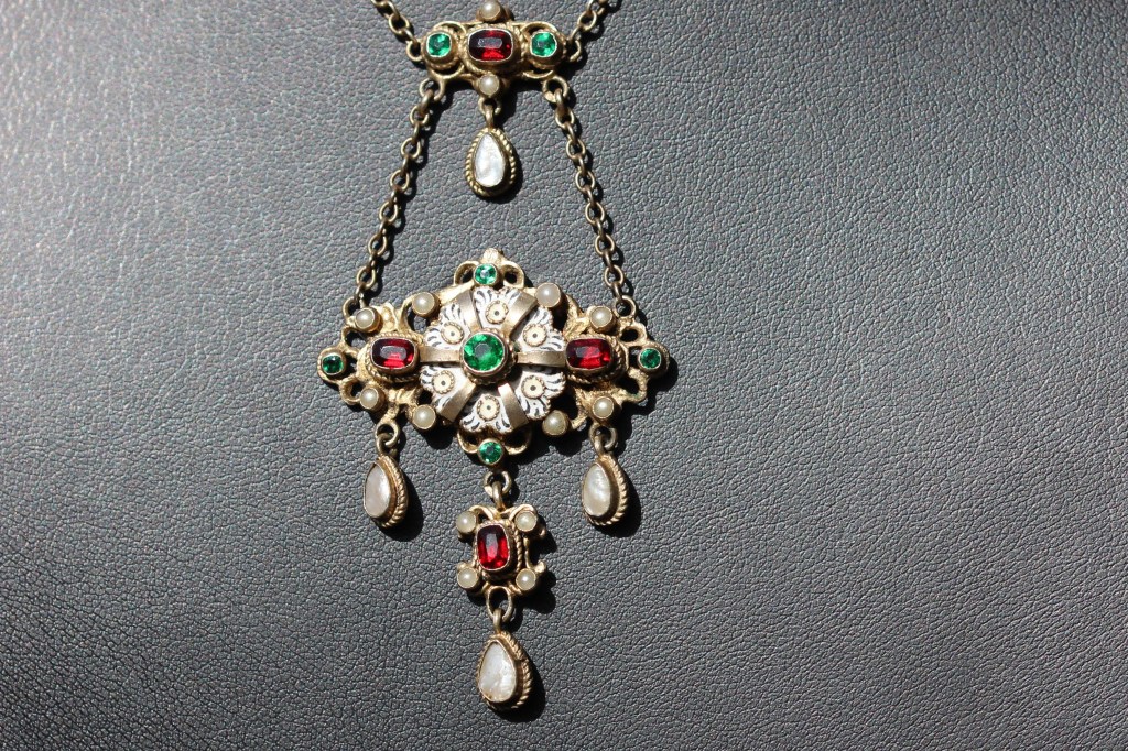 Hungarian Jewellery of the Past