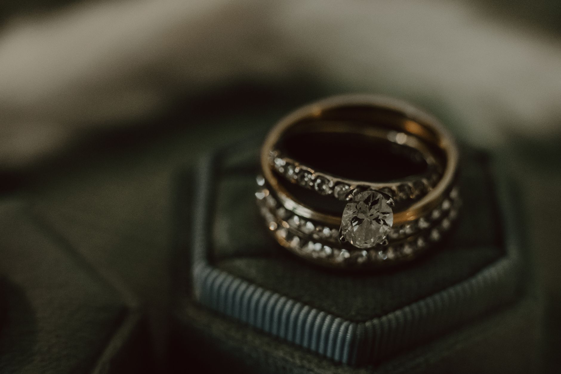 How big should the stone be in my lab diamond engagement ring