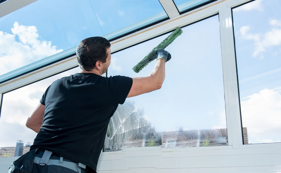 The Art of Sparkling Windows: A Complete Guide to Professional Window Cleaning Services