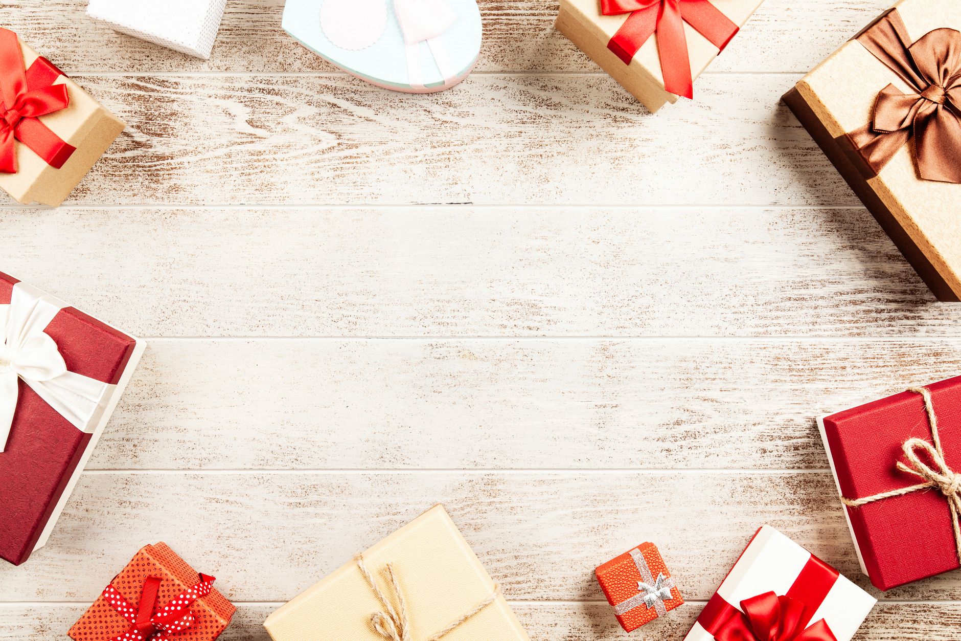 Anniversary Gifts Are Quintessential for Reviving Your Memories