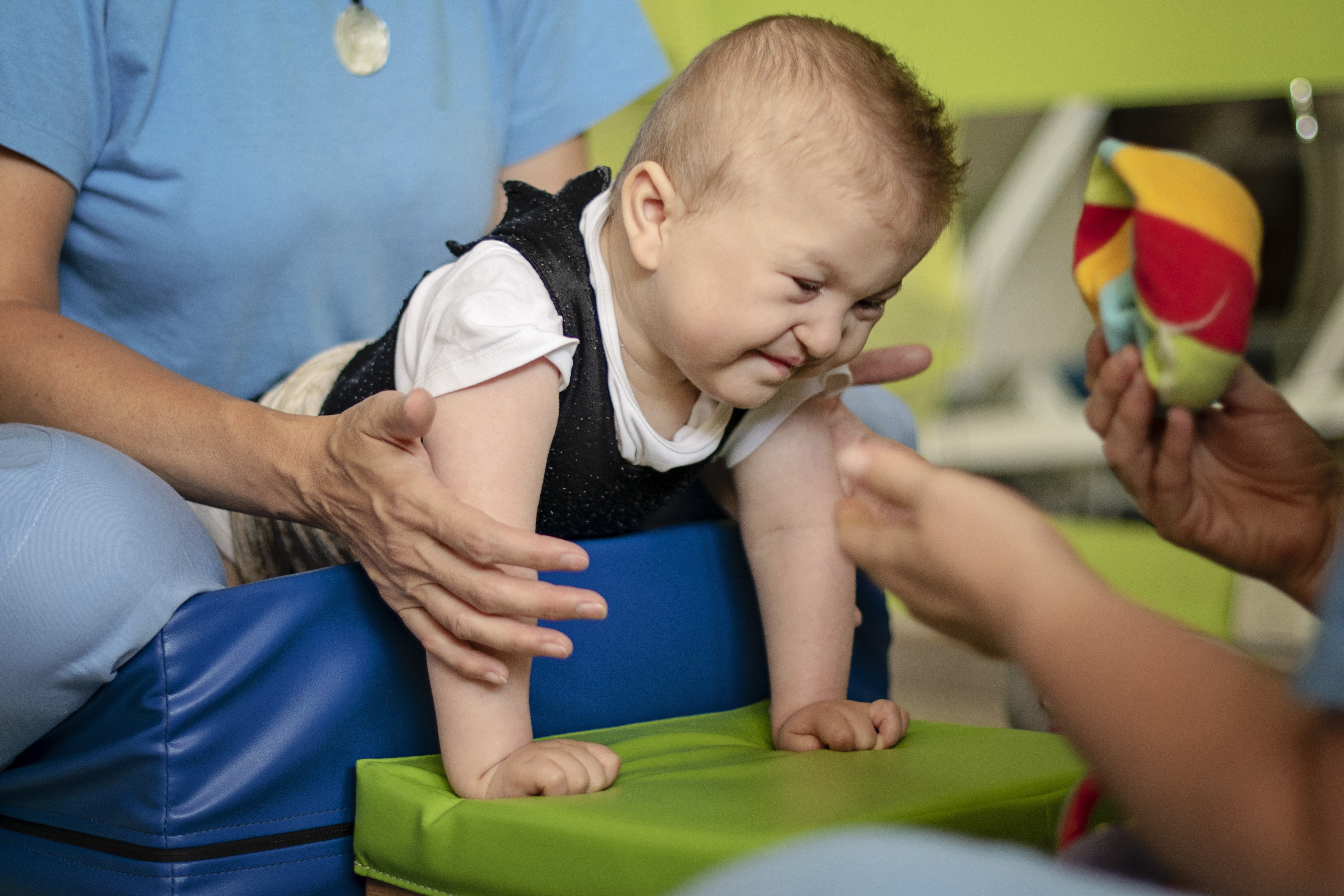 What are the important tips that you need to know about dealing with muscle weakness in kids?