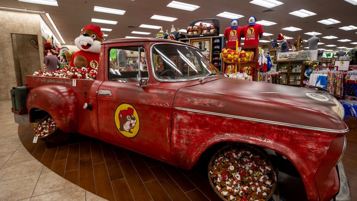 World Cup fans flock to Buc-ee's and Walmart World Cup fans flock to Buc-ee's and Walmart - world cup retail
