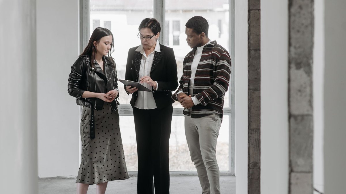 Agents turn to AI for client advice - ai recommendation