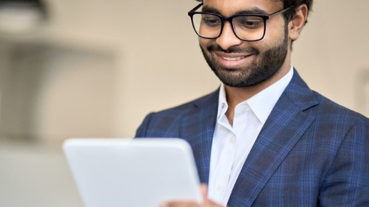 AI reshapes sales rules for mobile teams
