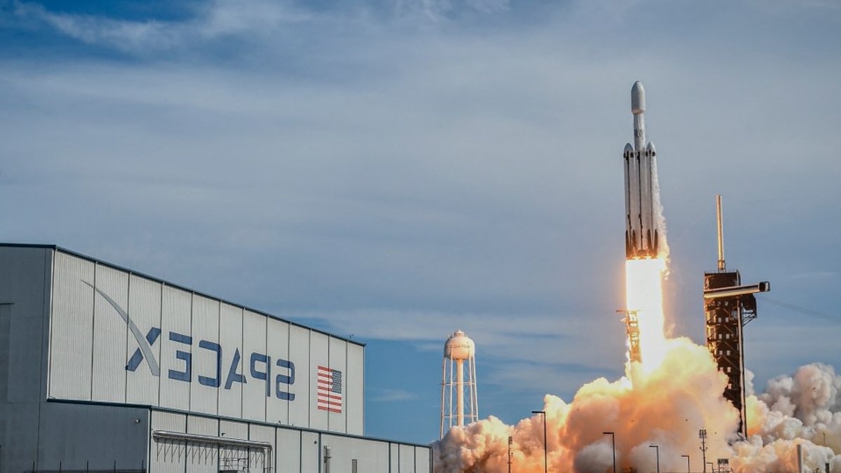 Markets tumble globally Fed shifts SpaceX loses $400B - markets tumble
