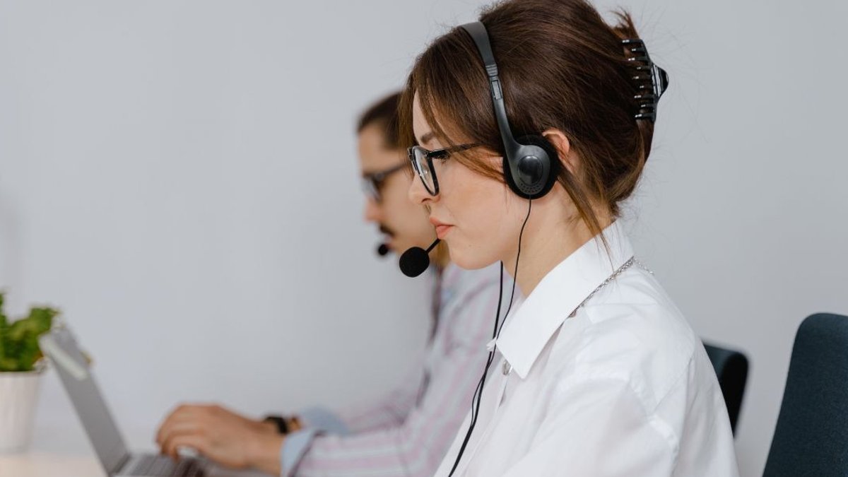 Healthcare firms cut help desk costs - healthcare help desk