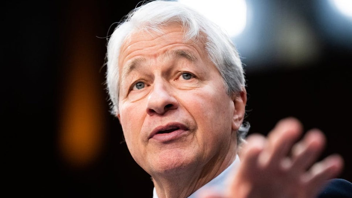 JPMorgan promotes bankers in succession planning