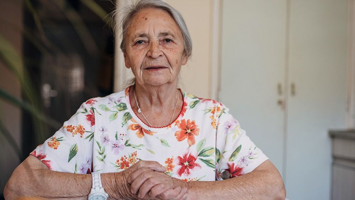 Shingles vaccine reduces dementia risk in care homes - shingles vaccine dementia