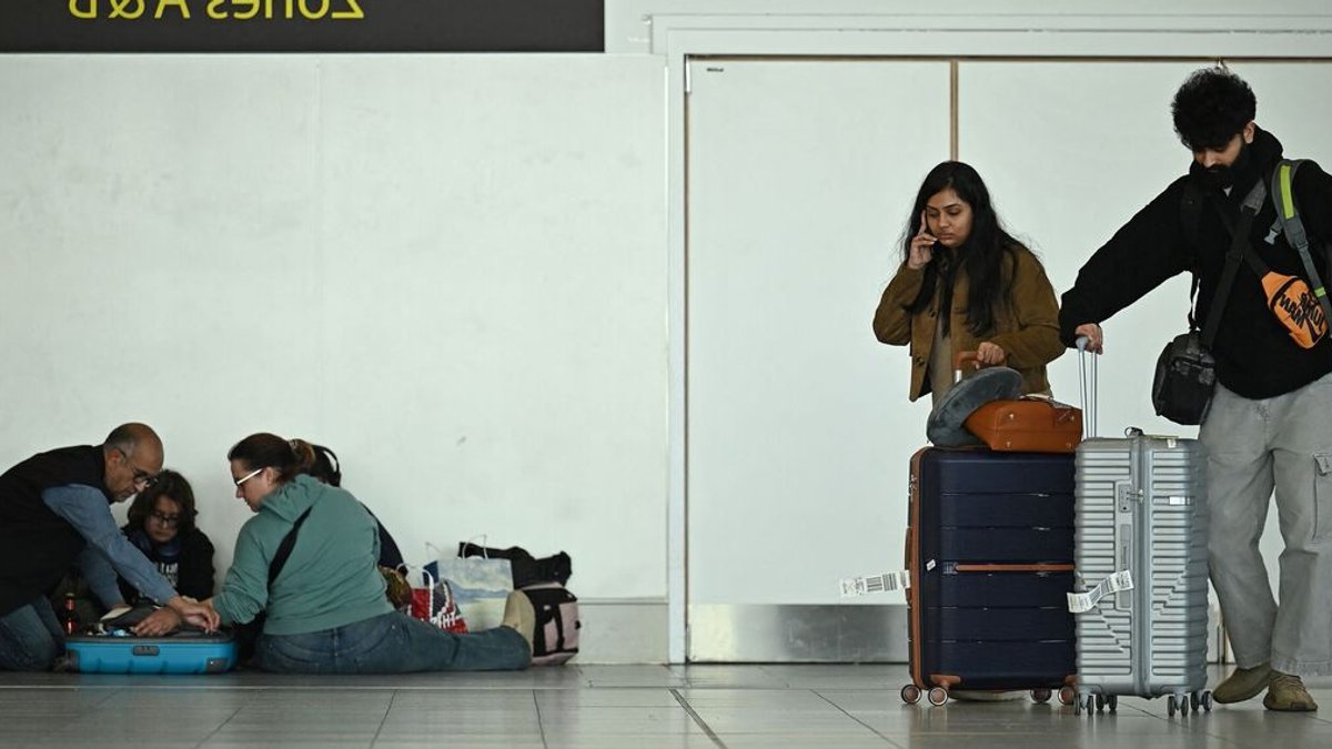 Chaos as flights axed at UK airports - flight cancellations