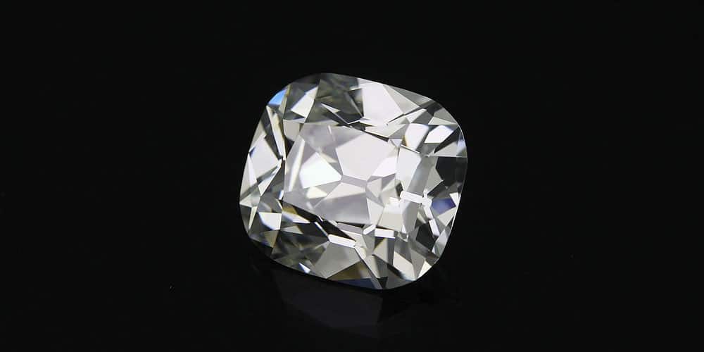 Insuring Your Sparkle: Protecting Your Lab Grown Engagement Ring in London