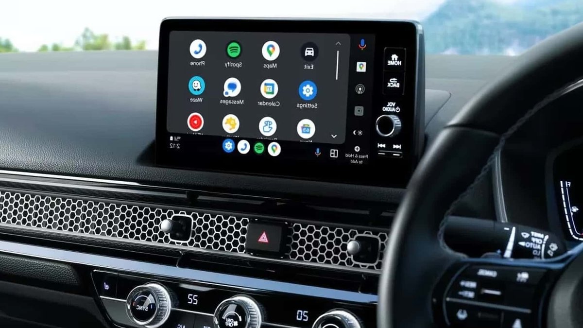 Frustrated Drivers Turn Off Car Screens - car screens