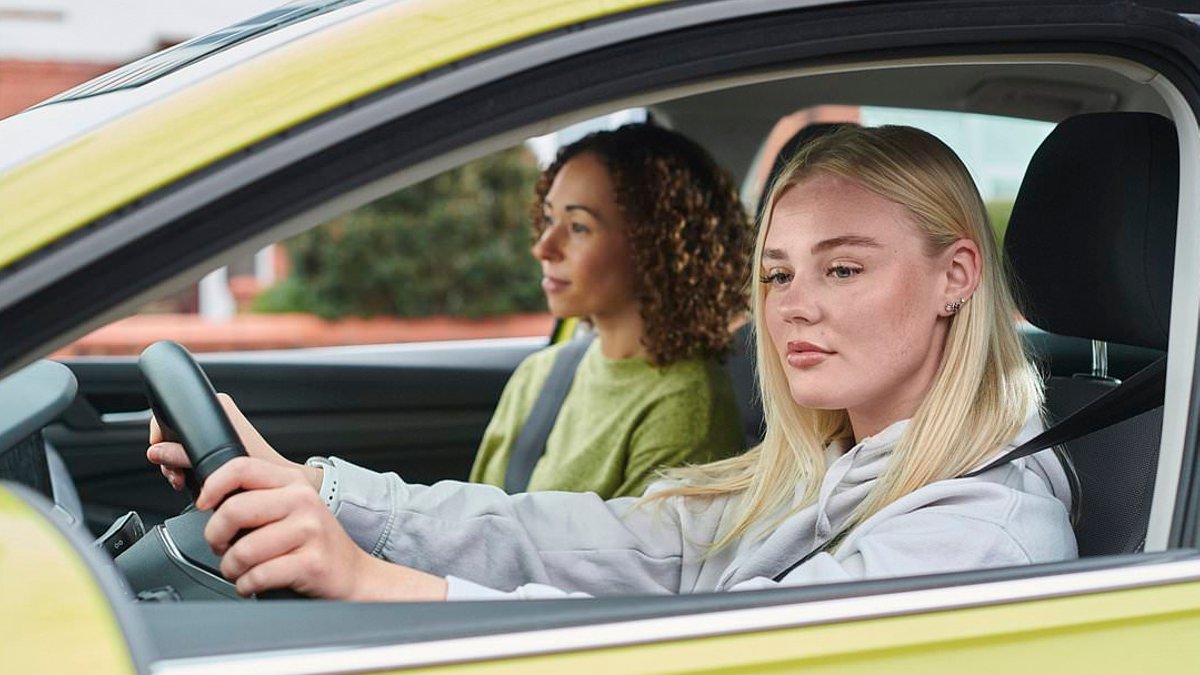 Learner drivers spend nearly £1,000 on tests - learner drivers