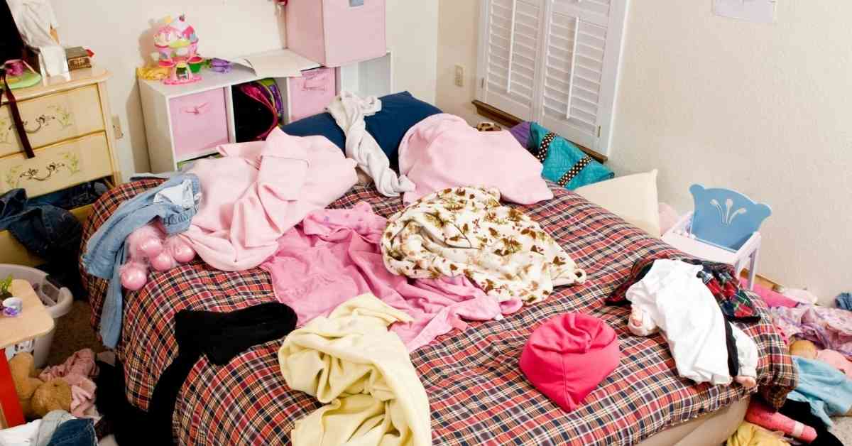 Bed bugs tend to thrive in cluttered rooms.