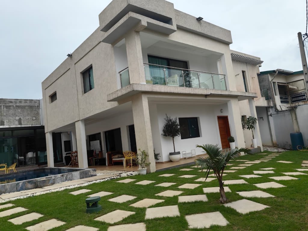 VENTE DUPLEX DE HAUT STANDING DE 8 PIÈCES EN VENTE A LA RIVIERA FAYA