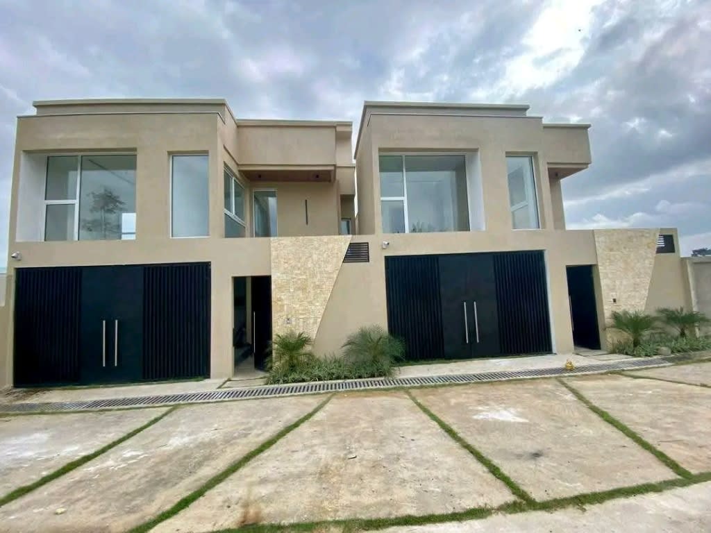 VILLA TRIPLEX DE 7 PIÈCES EN VENTE A BINGERVILLE