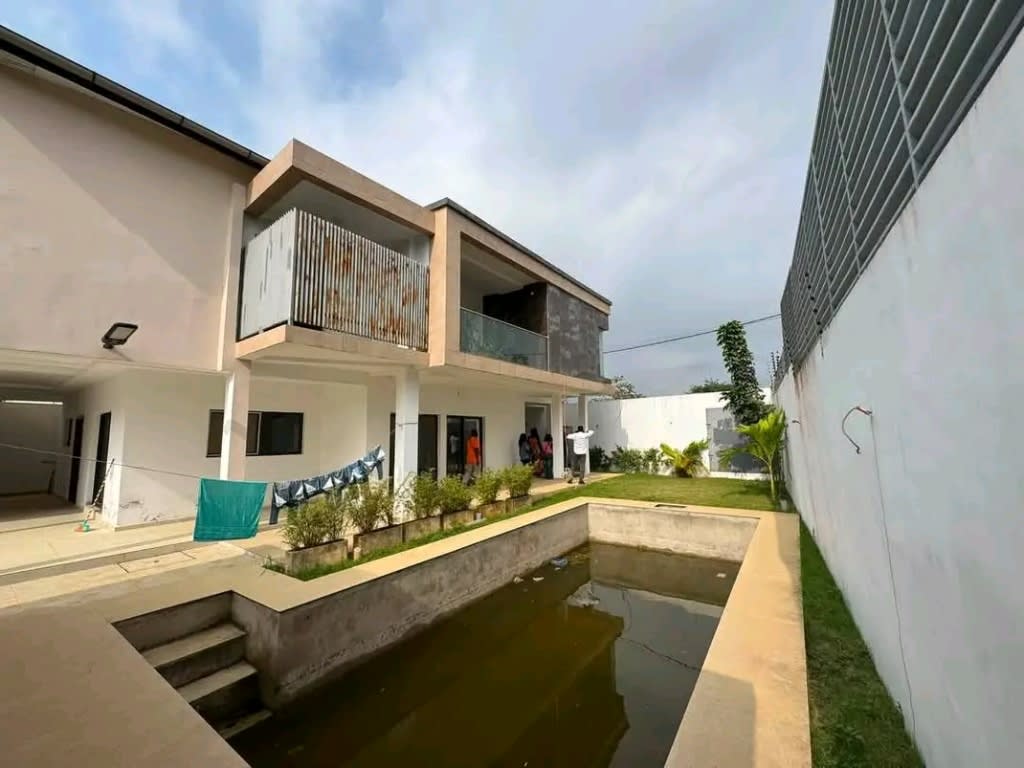 VILLA DUPLEX DE 5 PIÈCES EN LOCATION À ANGRÉ