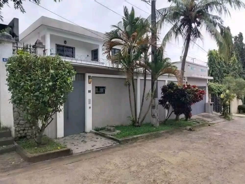 VILLA DUPLEX DE 4 PIÈCES EN LOCATION À COCODY 2 PLATEAUX