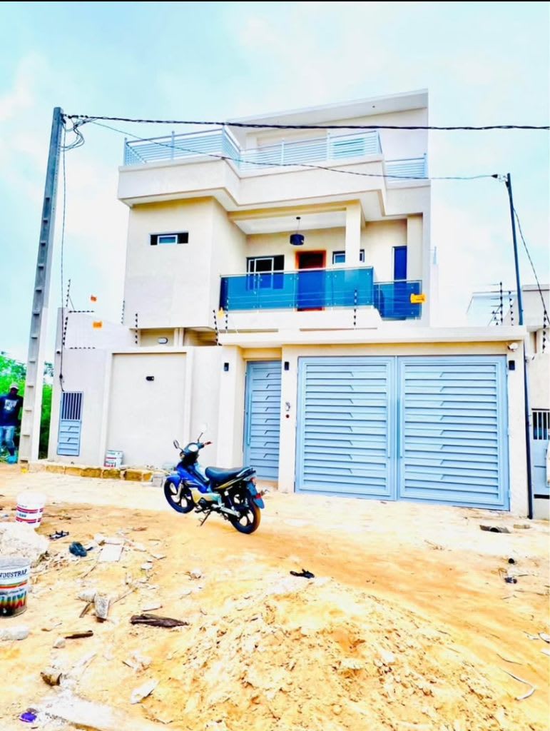 VILLA DUPLEX DE 5 PIÈCES EN VENTE A BINGERVILLE ANAN