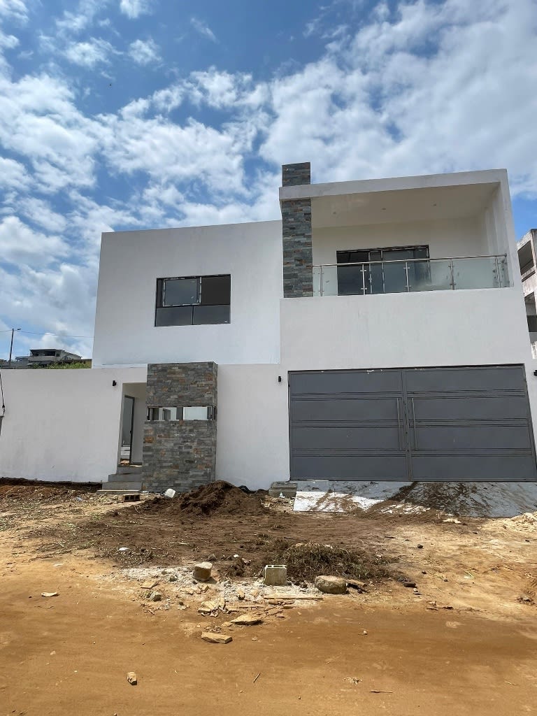 VILLA DUPLEX DE 9 PIÈCES EN VENTE A LA RIVIÈRA FAYA JULES VERNE