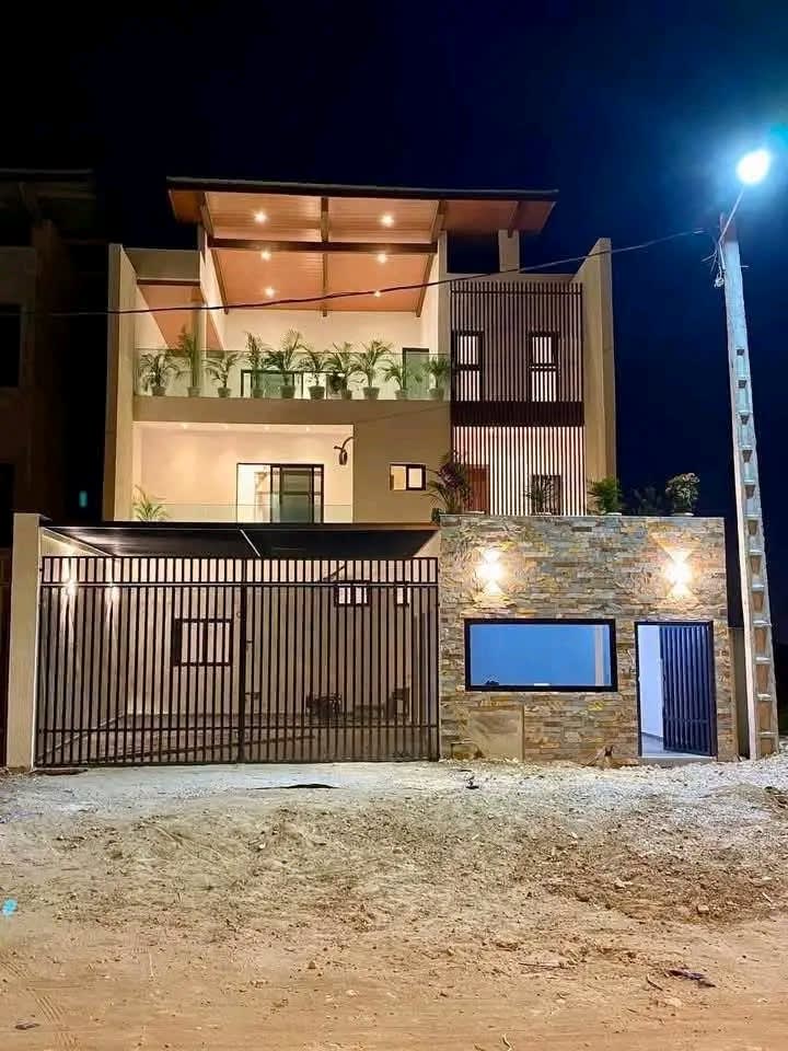 VILLA TRIPLEX EN VENTE A BINGERVILLE