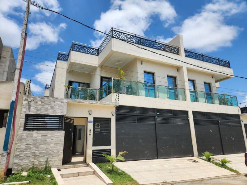 Duplex 6 pièces sécurisé avec garage — Cité BAD Bingerville
