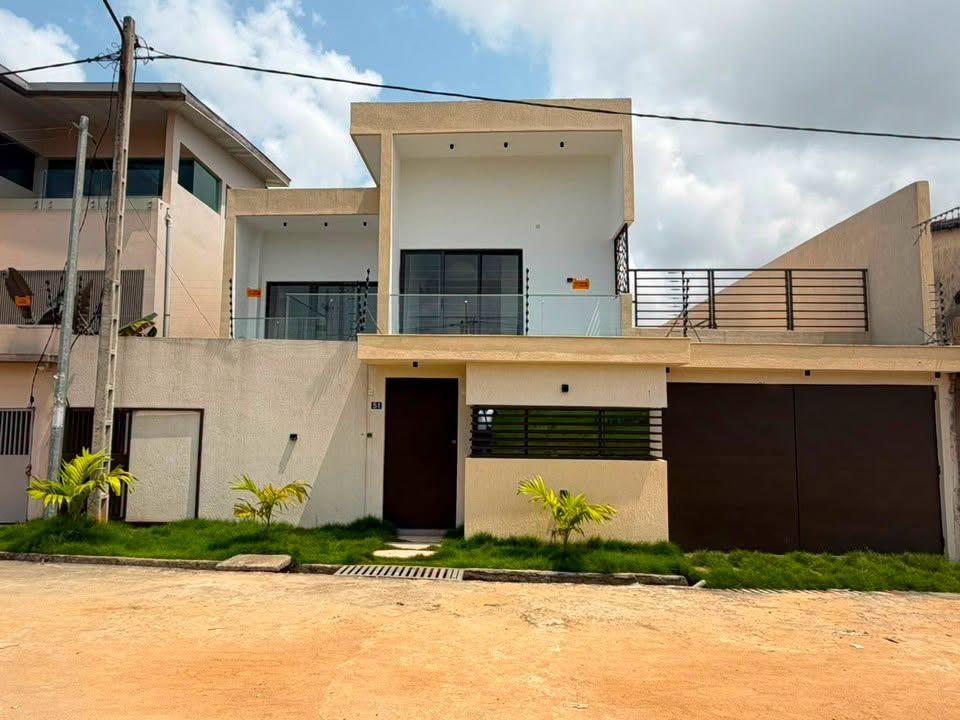 Villa duplex 7 pièces haut standing — Bingerville Cité Laurier