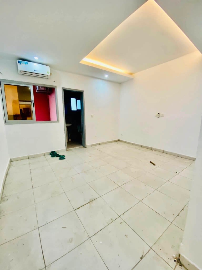 Appartement 3 pièces spacieux avec balcon — Angré CHU