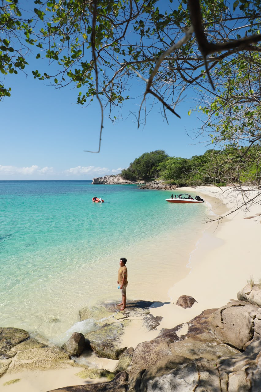 Wisata tanjung Bunga/ Batu Buaya Bolaang Mongondow Timur