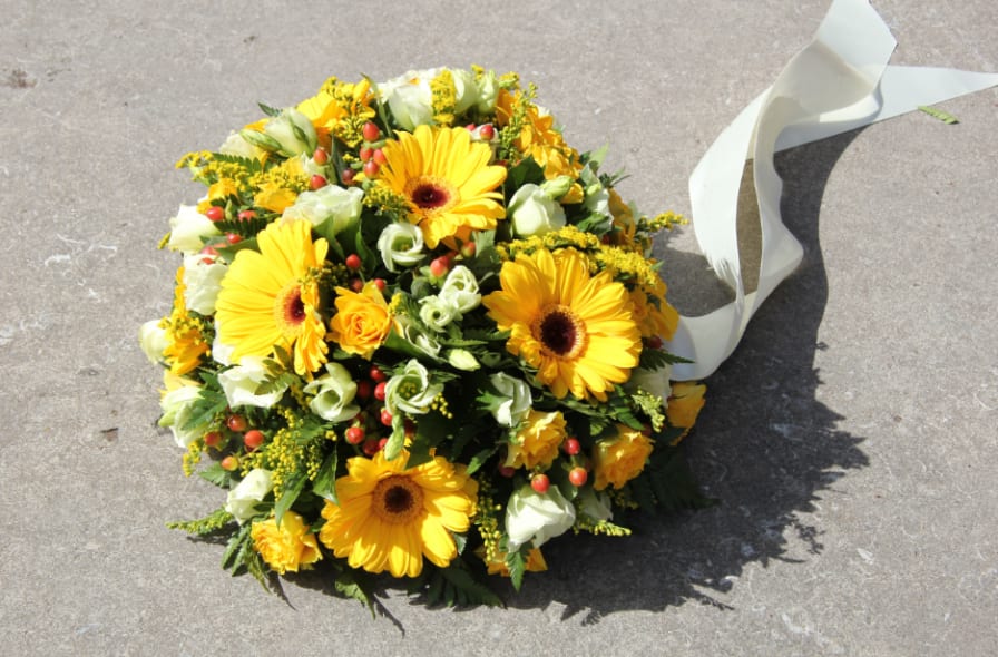 How To Choose The Right Funeral Sympathy Flower - SnapBlooms Blogs