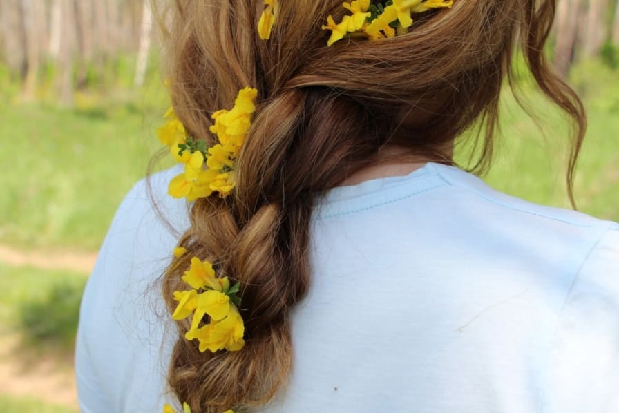 Flowers For Different Types Of Hair - SnapBlooms Blogs Flowers For Different Types Of Hair - SnapBlooms Blogs