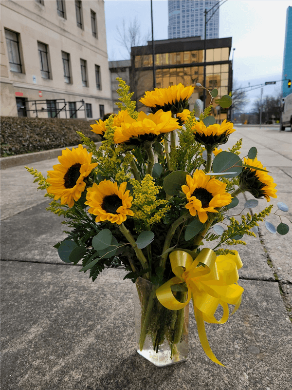 Winston Salem Sunflower Dozen/ florista by adolfos creation