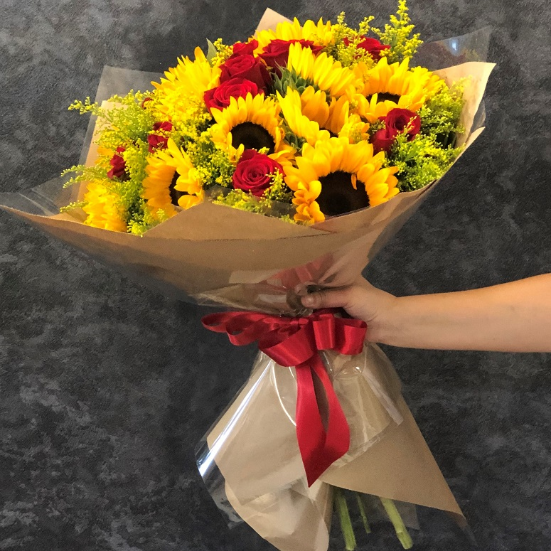 Buy RED ROSE AND SUNFLOWER BOUQUET WRAP in Las Vegas, Nv