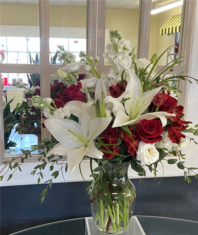 Buy Chic Unique Flowers in Soddy Daisy, TN | Lometas Flowers