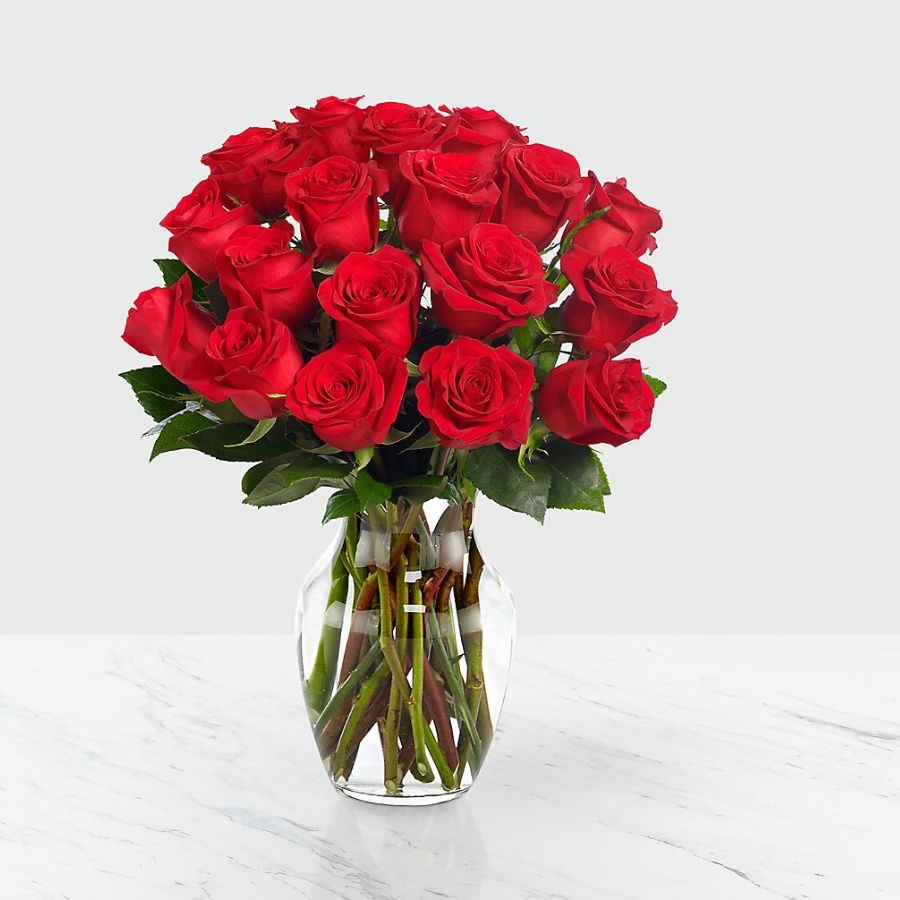 red roses bouquet vase