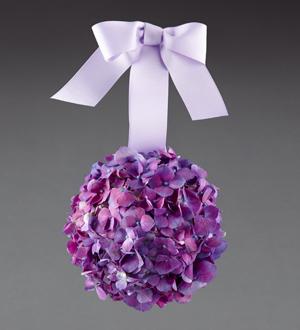 The FTD® Treasure This Day™ Pew Décor by Vera Wang Flower Bouquet