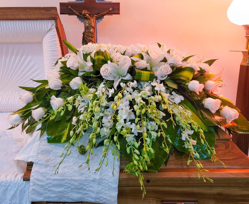 CC-11 Casket cover de rosas, lirios, orquí­deas y hortensias â€“ Bella ...