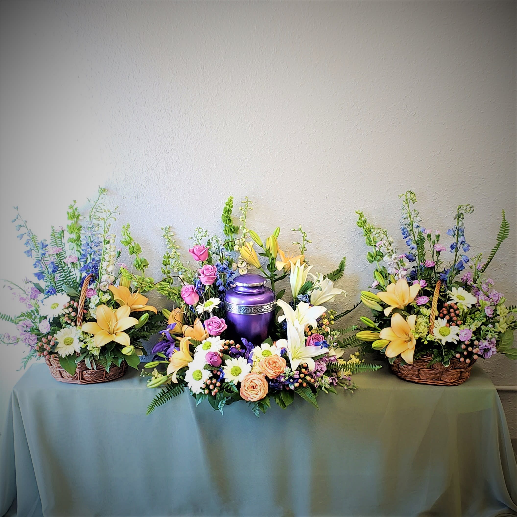 Florist 55565 | 55565 Flower Delivery by Cambridge Floral, Inc Florist