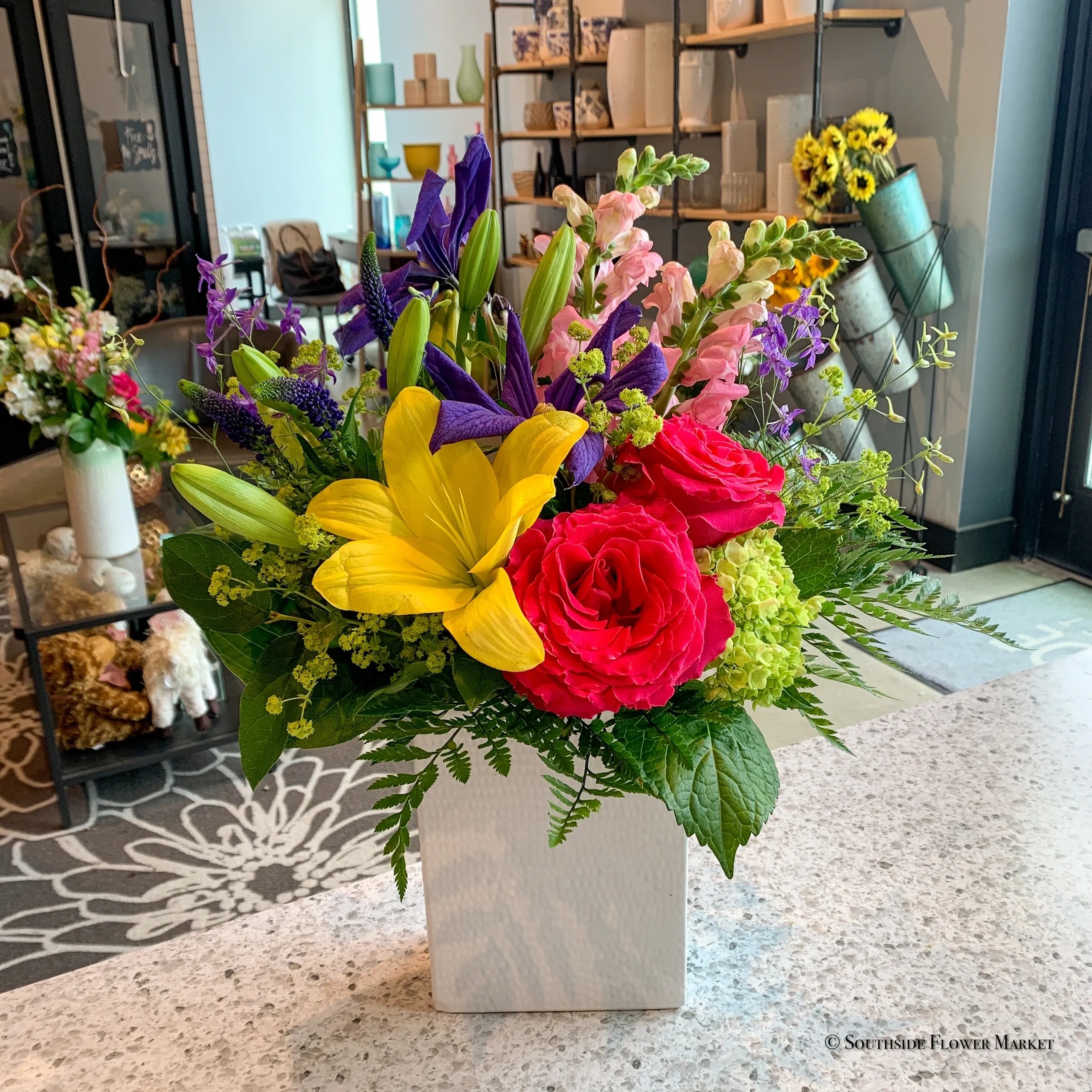 Signature Style, Bright, Luxurious Arrangement Flower Delivery Grand